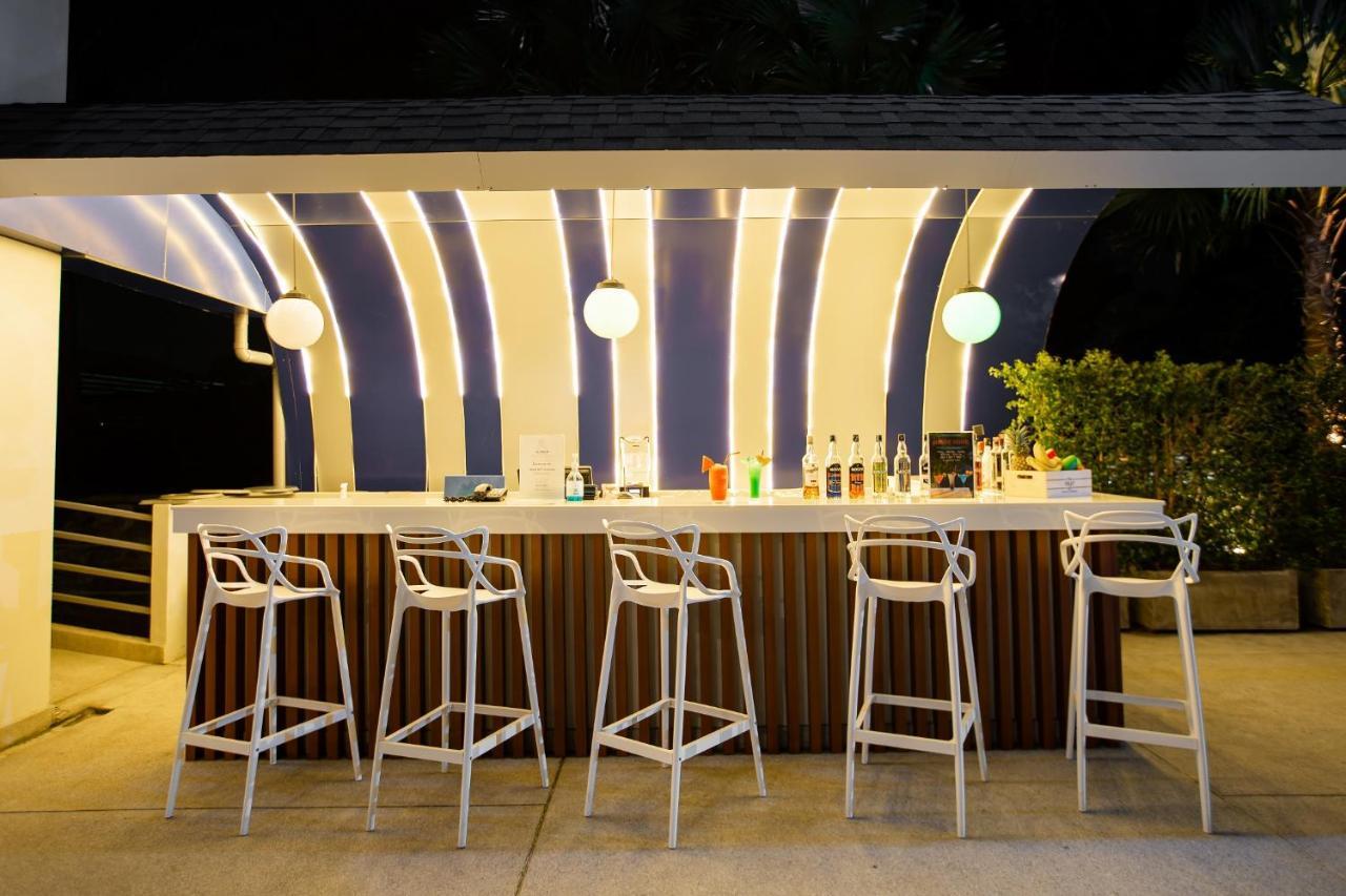 Seabed Grand Hotel Phuket - Sha Extra Plus Экстерьер фото The bar at the pool