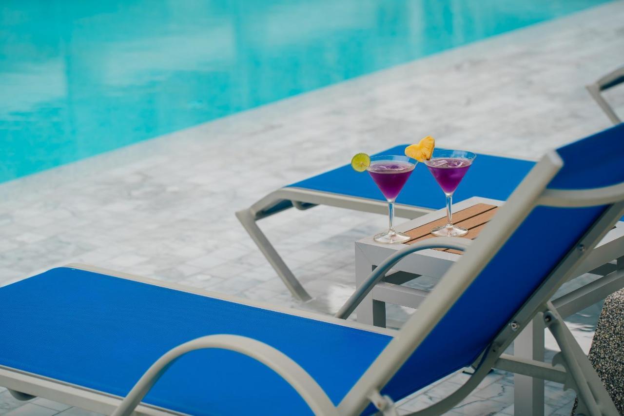 Seabed Grand Hotel Phuket - Sha Extra Plus Экстерьер фото A poolside table
