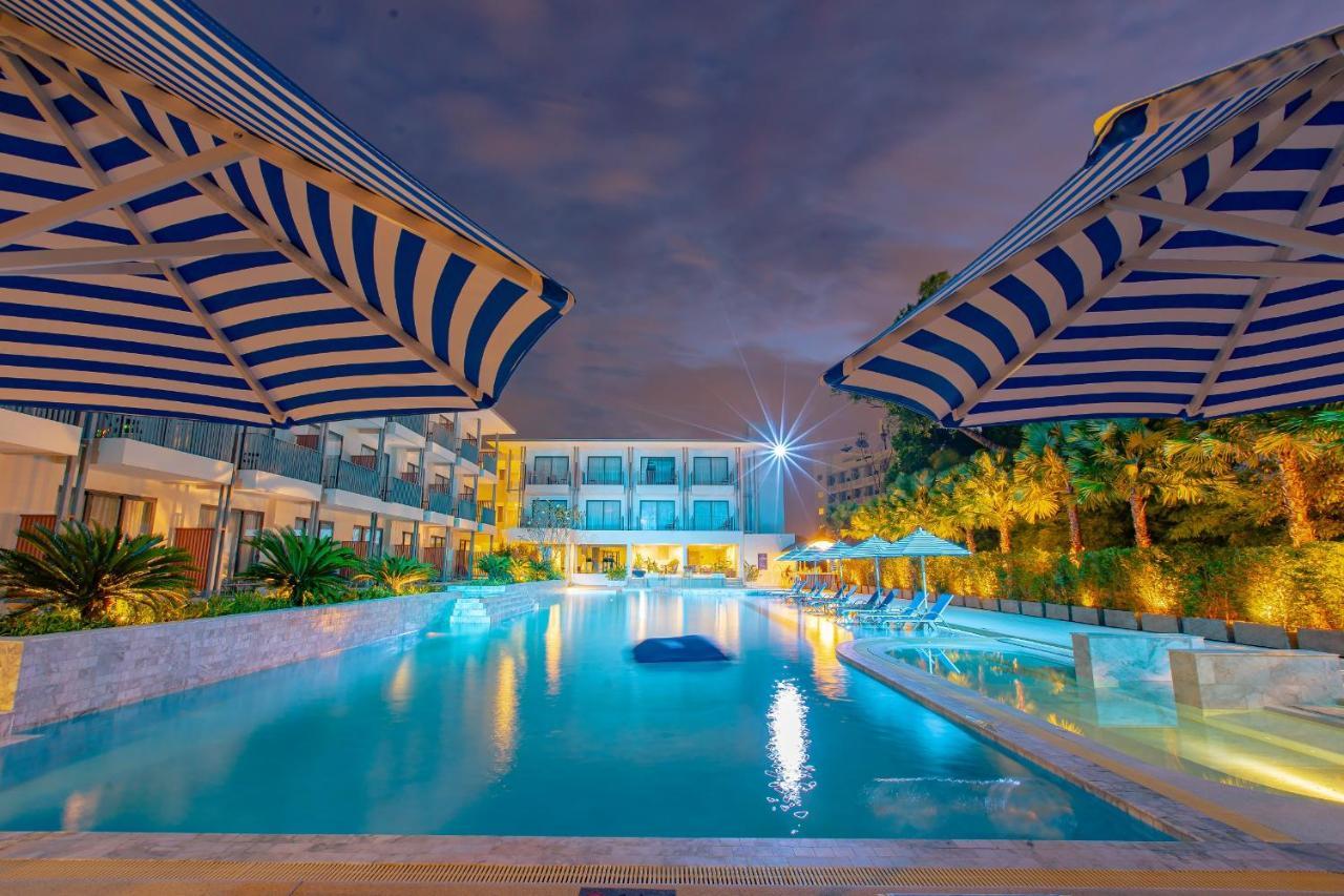 Seabed Grand Hotel Phuket - Sha Extra Plus Экстерьер фото The swimming pool at the hotel
