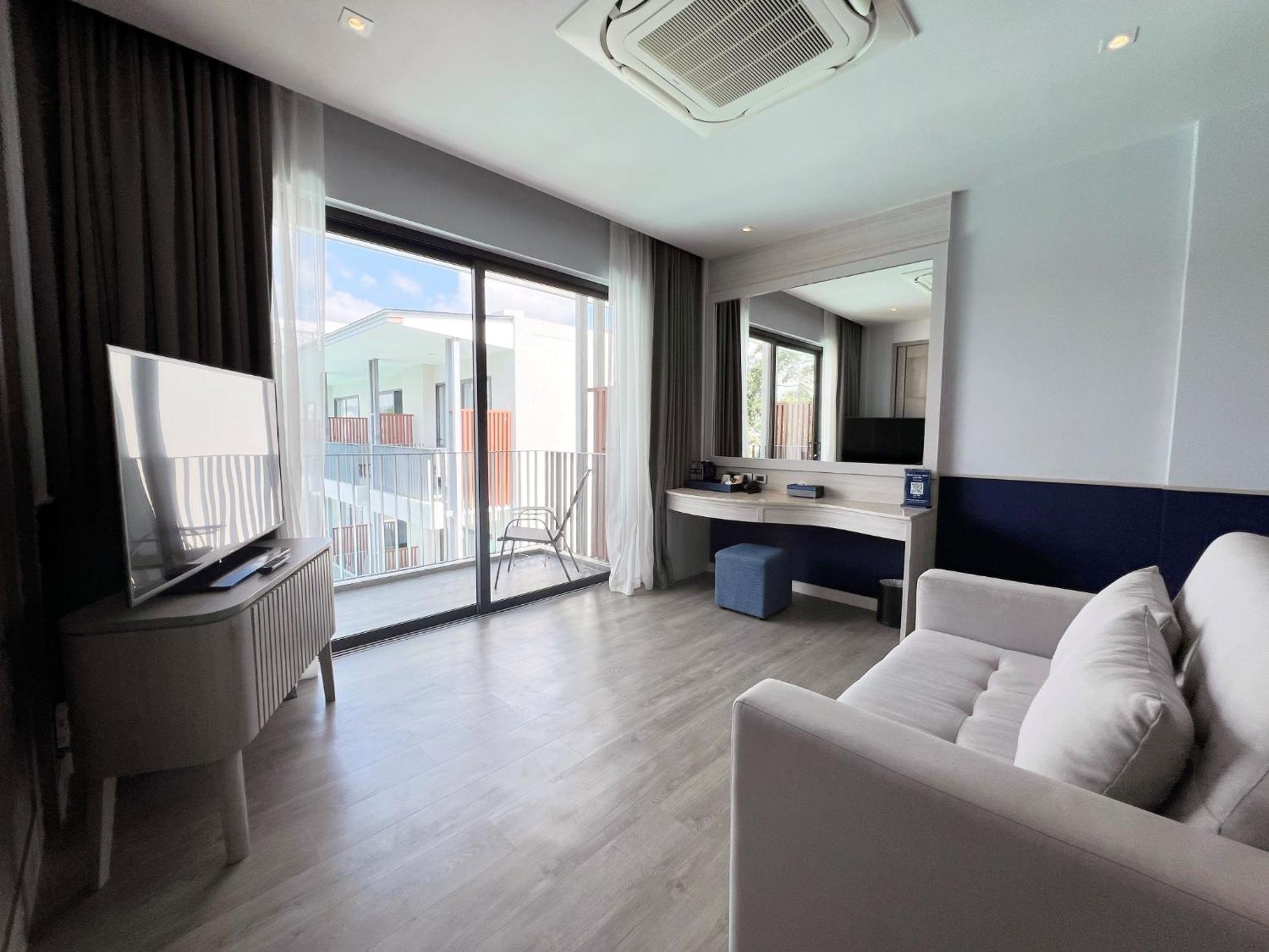 Seabed Grand Hotel Phuket - Sha Extra Plus Экстерьер фото A room at the hotel