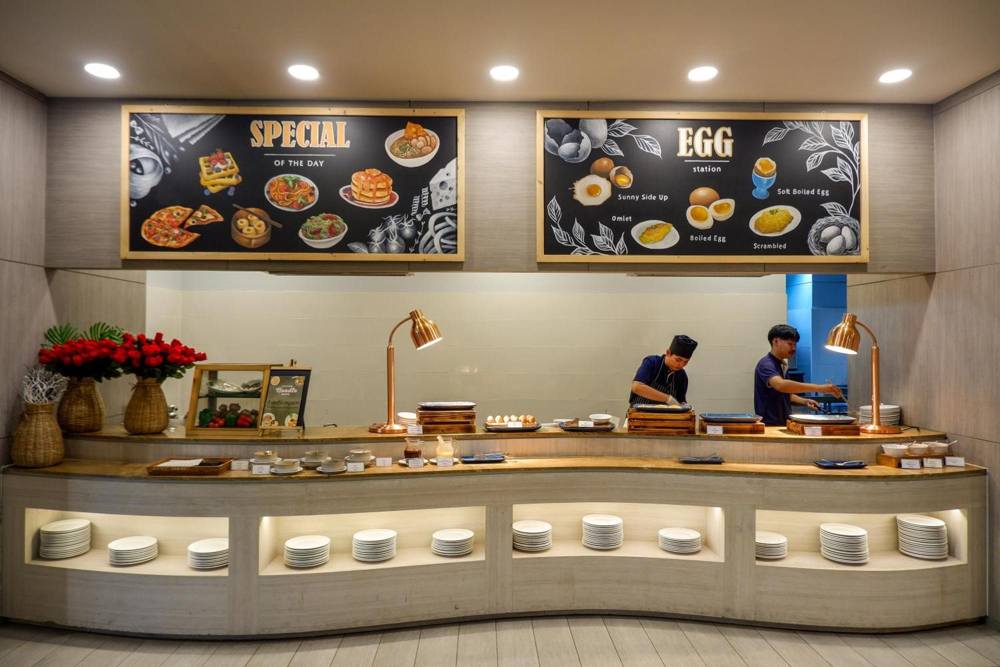 Seabed Grand Hotel Phuket - Sha Extra Plus Экстерьер фото A live kitchen at a hotel