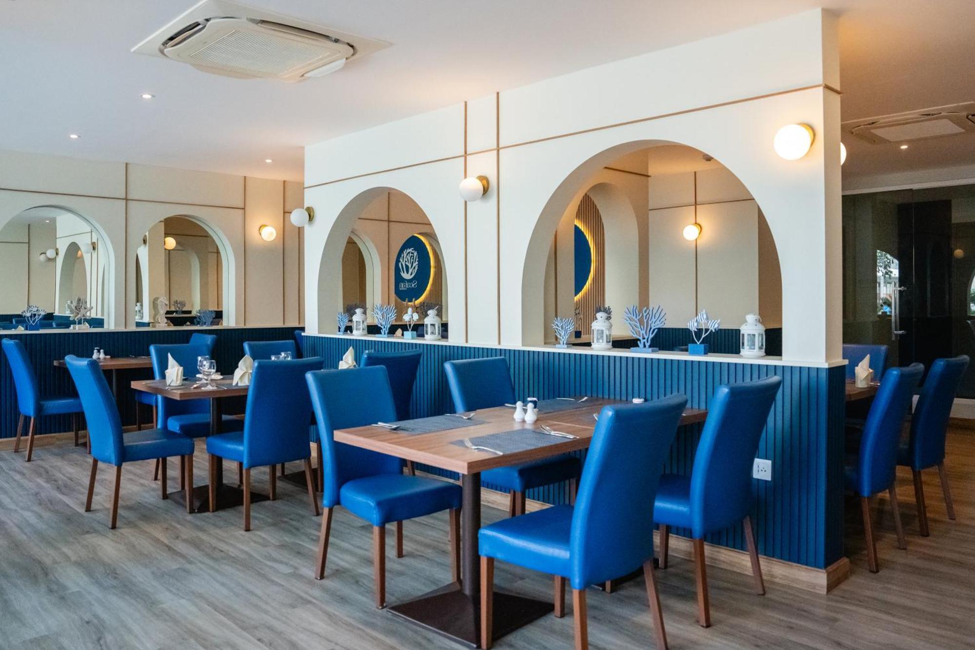 Seabed Grand Hotel Phuket - Sha Extra Plus Экстерьер фото The interior of the restaurant