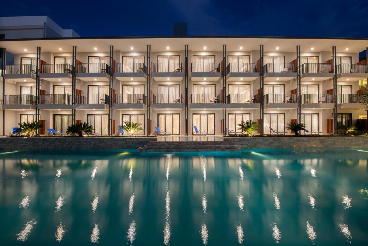 Seabed Grand Hotel Phuket - Sha Extra Plus Экстерьер фото The hotel at night